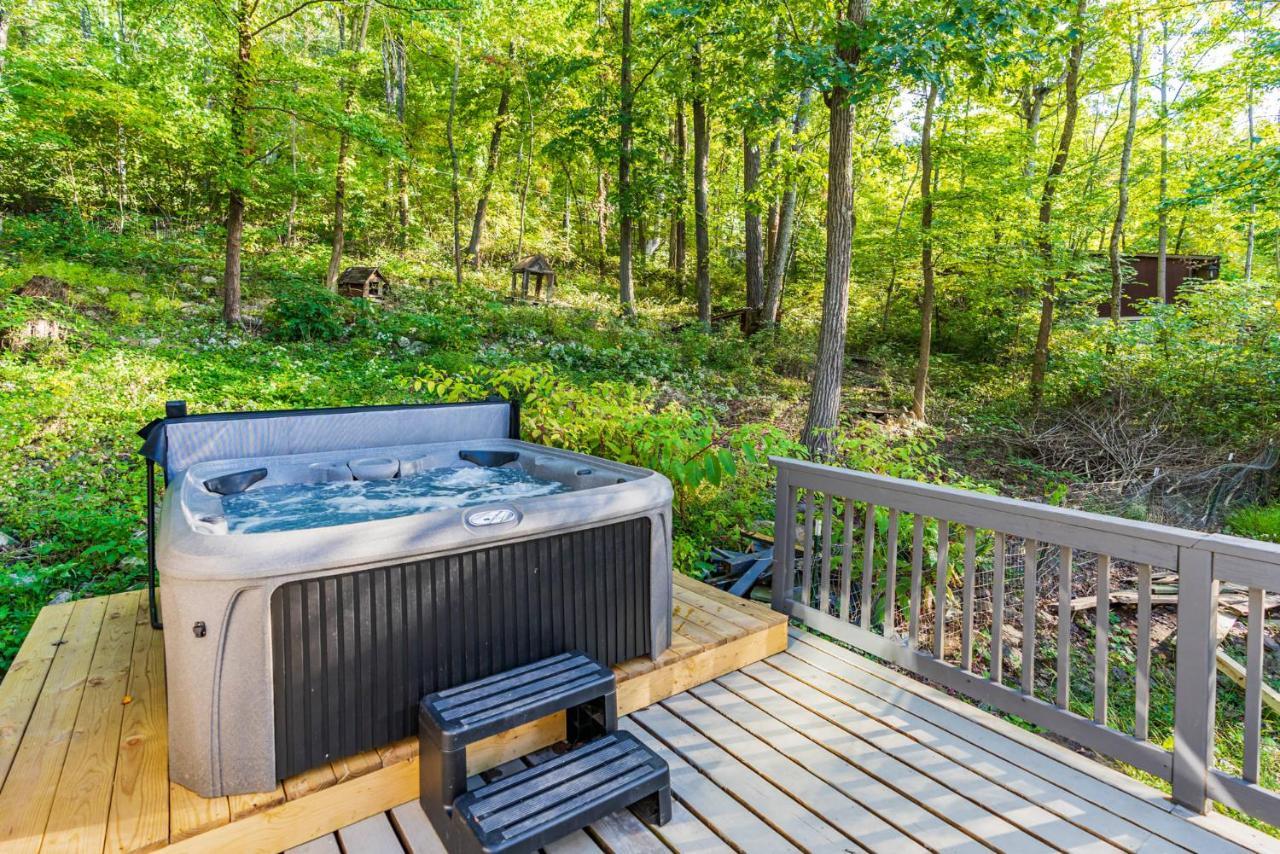 Hot Tub, Wraparound Deck, & Wifi At Chalet Cabin Villa Inwood Exterior photo